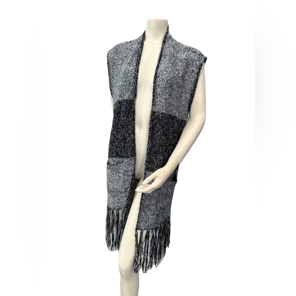 Romeo+Juliet Couture Sleeveless Fringe Cardigan Vest Women’s S/M Gray Knit Boho